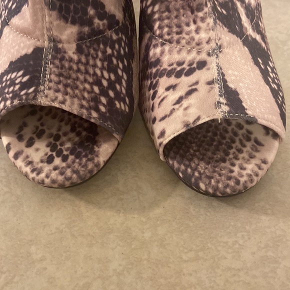 Anne Michelle snake skin print open toe booties size 7. - Picture 4 of 7